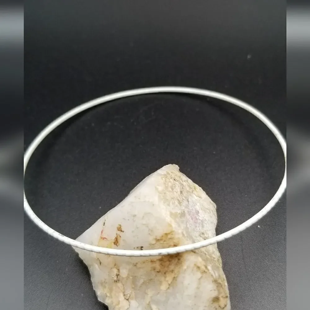 Snow White slider bangle. B619